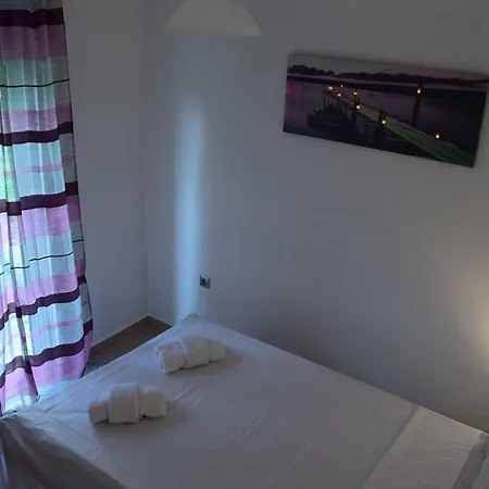 Private Olive Bungalow Пастида